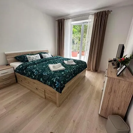 Riverside Daire Trstice